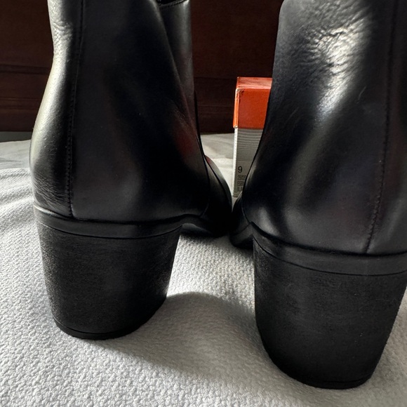 Easy Spirit Boots 9M. - Picture 3 of 5